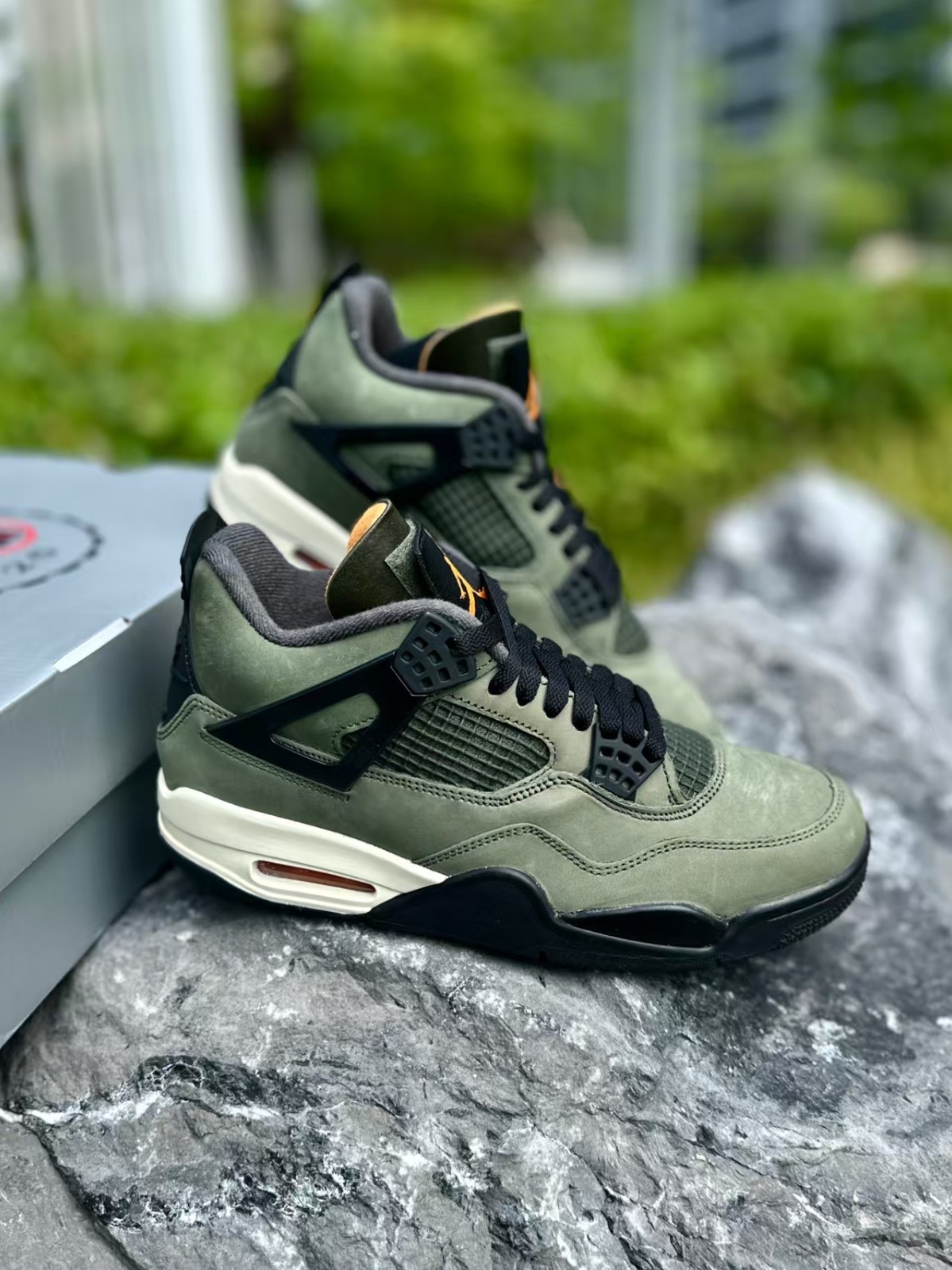 シューズ(男性用) UNDEFEATED Nike Air Jordan 4 Deep Green UNDEFEATED Air Jordan 4 Deep Green/Clementine/Black/Sail