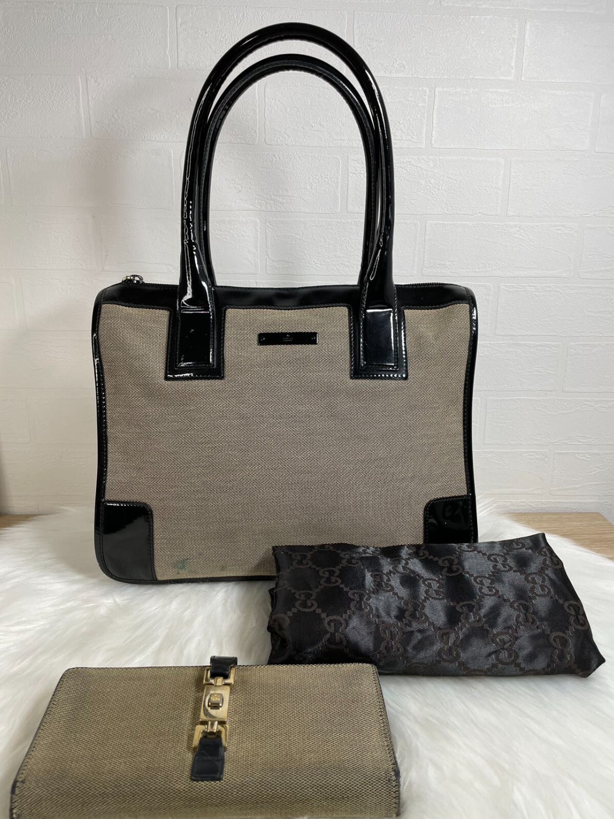 【GUCCI】 brown leather wallet bag （関税送料込） Gucci Wallet: Brown Leather with GG Detail