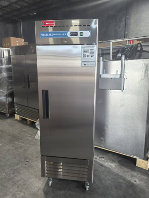 Commercial Freezer with dents, WESTLAKE 27'' Commercial Freezer 1 Door 23 Cu.ft