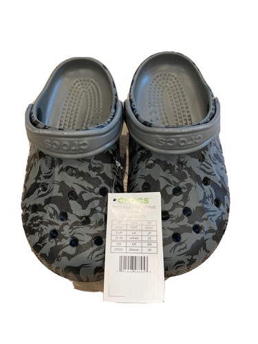 Crocs Bays Seasonal Print Clog 206230-071 Unisex M5/W7 | eBay