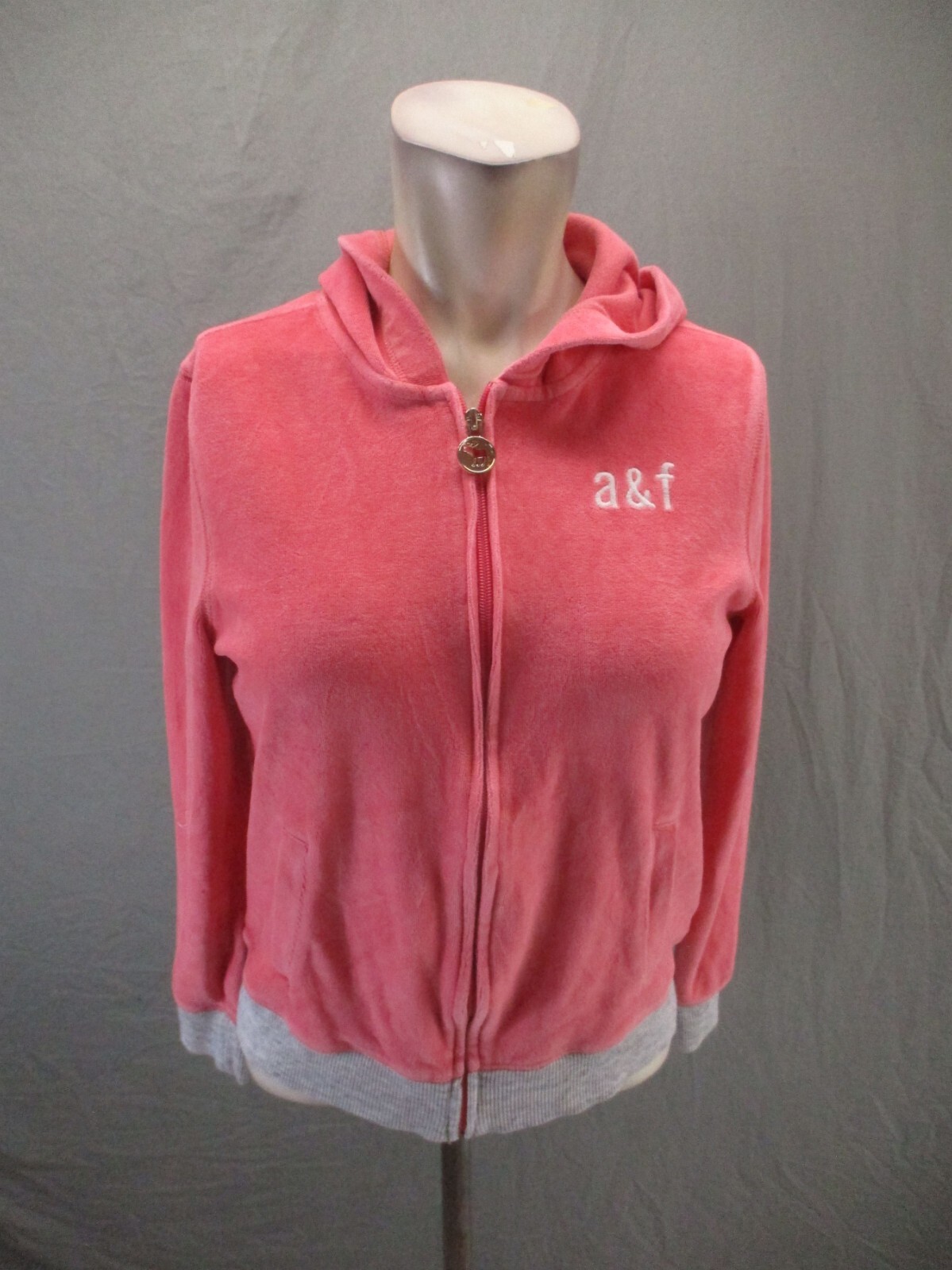 ABERCROMBIE フード付きトレーニングウェア グレー140cm150cm ABERCROMBIE フード付きトレーニングウェア グレー140cm150cm