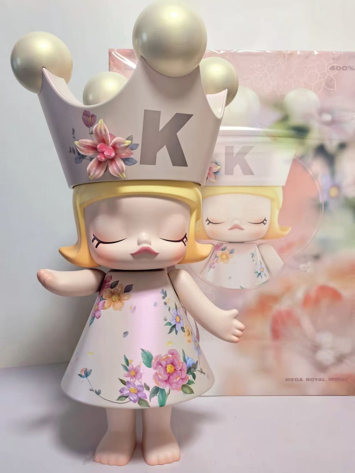 アイドル MEGA  MOLLY 400% Velvet Flowers MEGA ROYAL MOLLY 400% Velvet Flowers Figure 38cm POP MART
