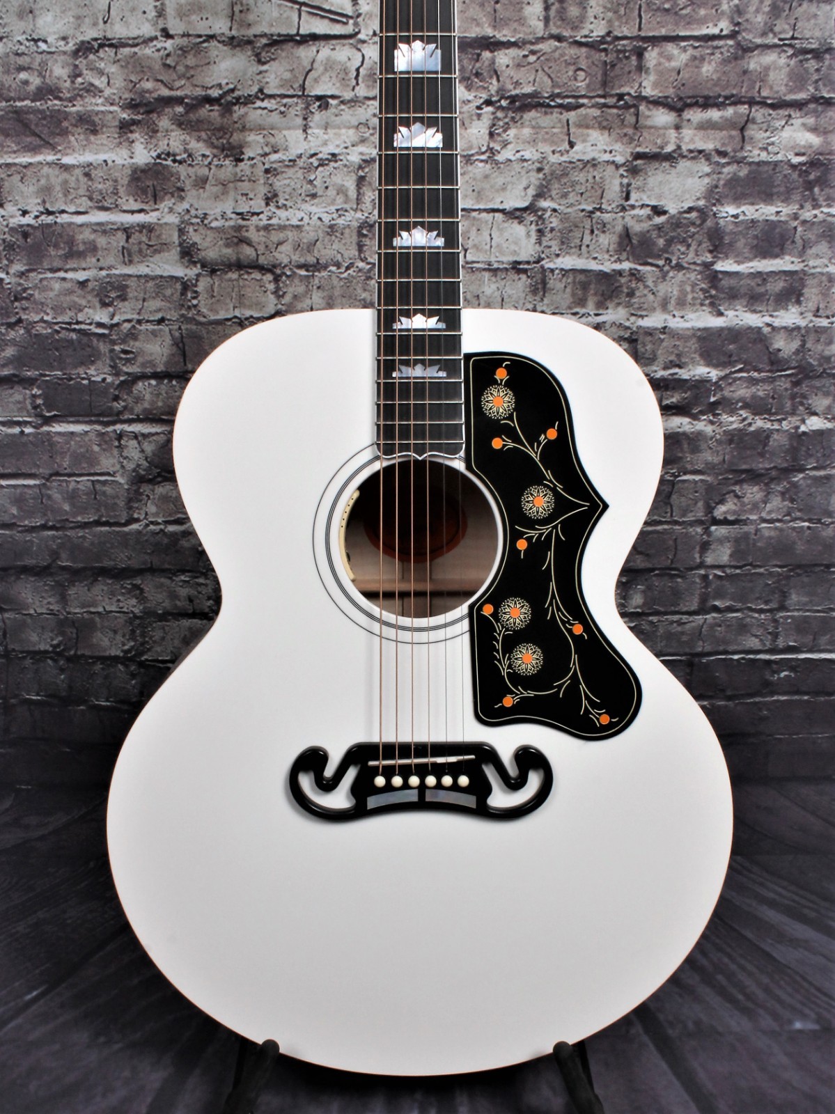 2018 Gibson Acoustic SJ-200 Standard - Alpine White