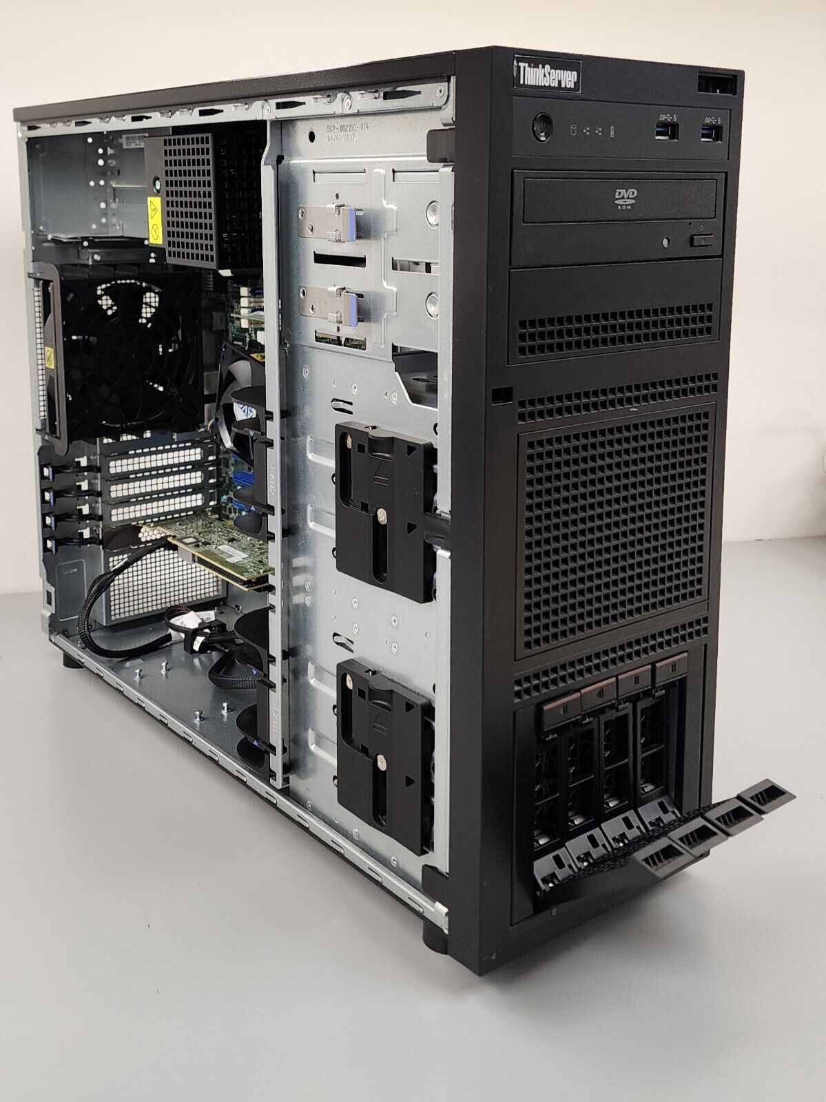 Lenovo ThinkServer TS460 Intel Xeon E3-1230 v5, 8GB DDR4 Lenovo ThinkServer TS460 Intel Xeon E3-1230 v5, 8GB DDR4