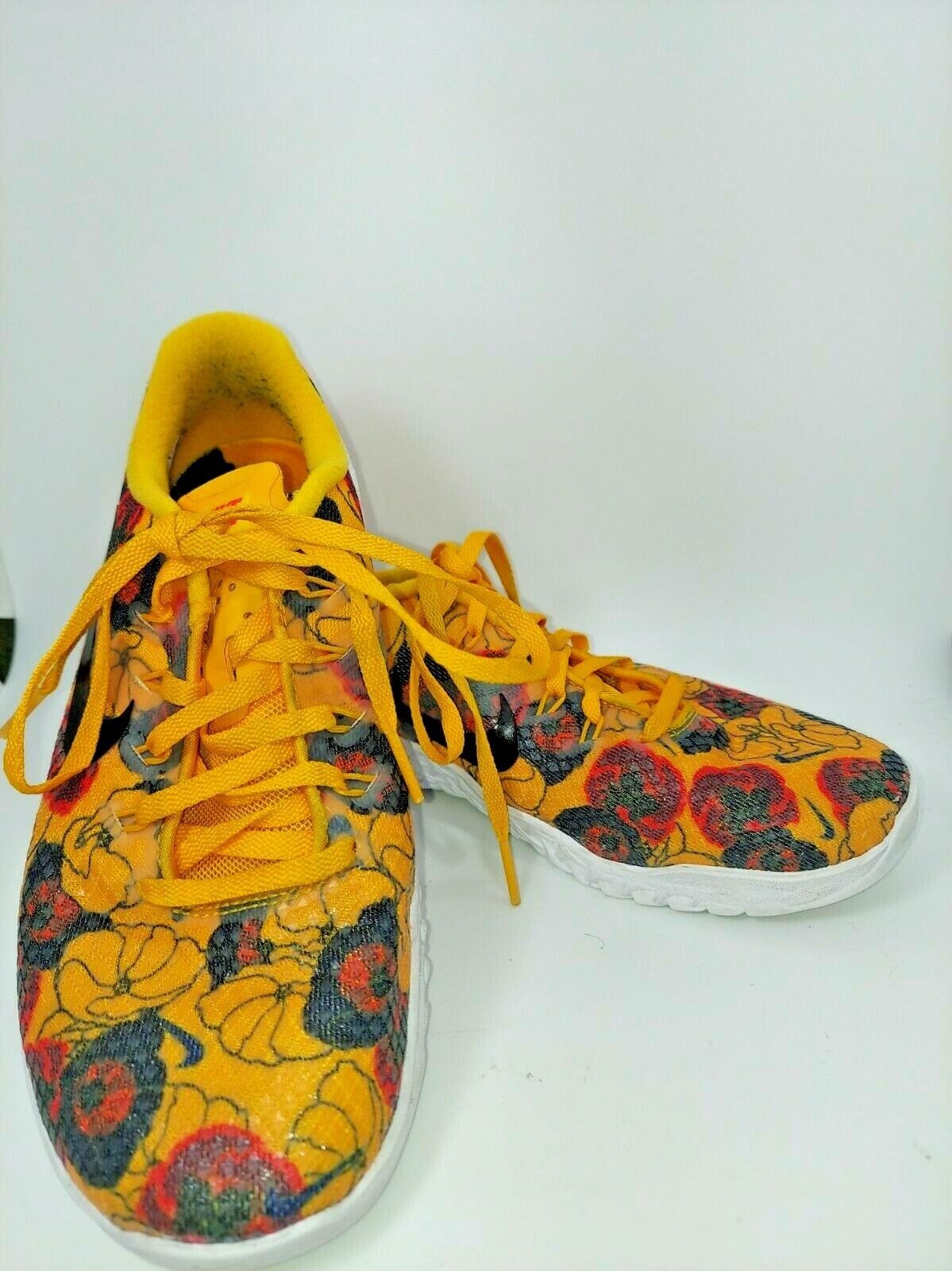 nike metcon yellow flower