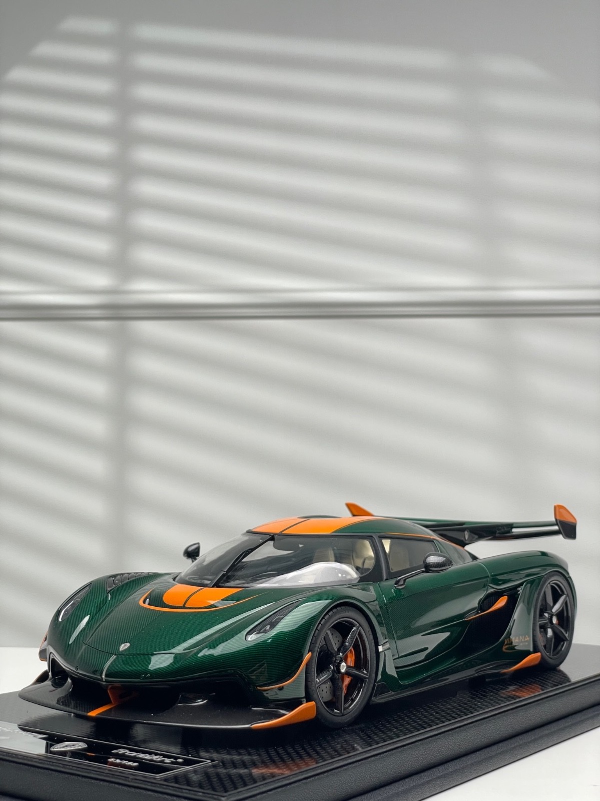 新品 FrontiArt ケーニグセグ jesko グリーンカーボン ミニカー Koenigsegg Jesko (Green Carbon Fiber) [FrontiArt] 1/18 scale
