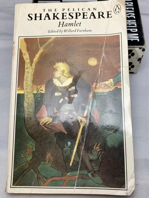 Hamlet by Shakespeare, Edited by Willard Farnham, The Pelican 1970, Fair