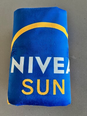 Nivea SUN foldable on-the-go blanket 39 in x 27 in -NEW- FREE SHIPPING