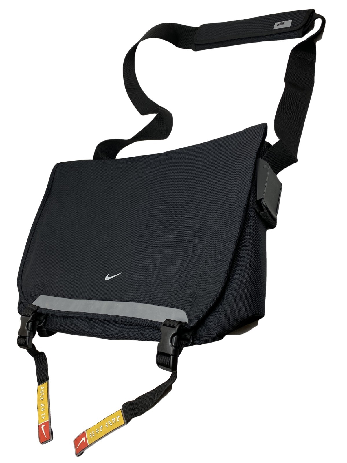 NIKE MESSENGER BAG Vintage Reflective BA1029 811 Black NEW NIKE MESSENGER BAG Vintage Reflective BA1029 811 Black NEW