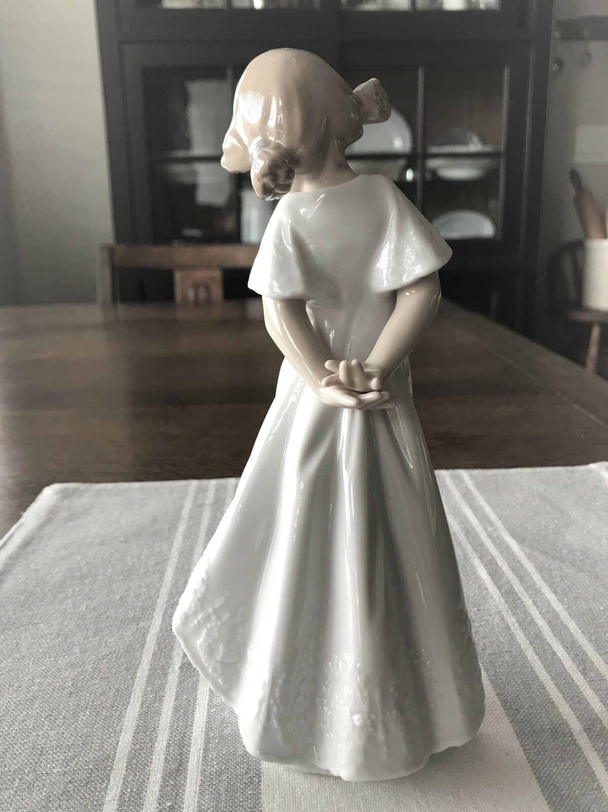 NAO BY LLADRO #1109 SO SHY ORIGINAL BOX LITTLE GIRL WHITE DRESS EXCELLENT