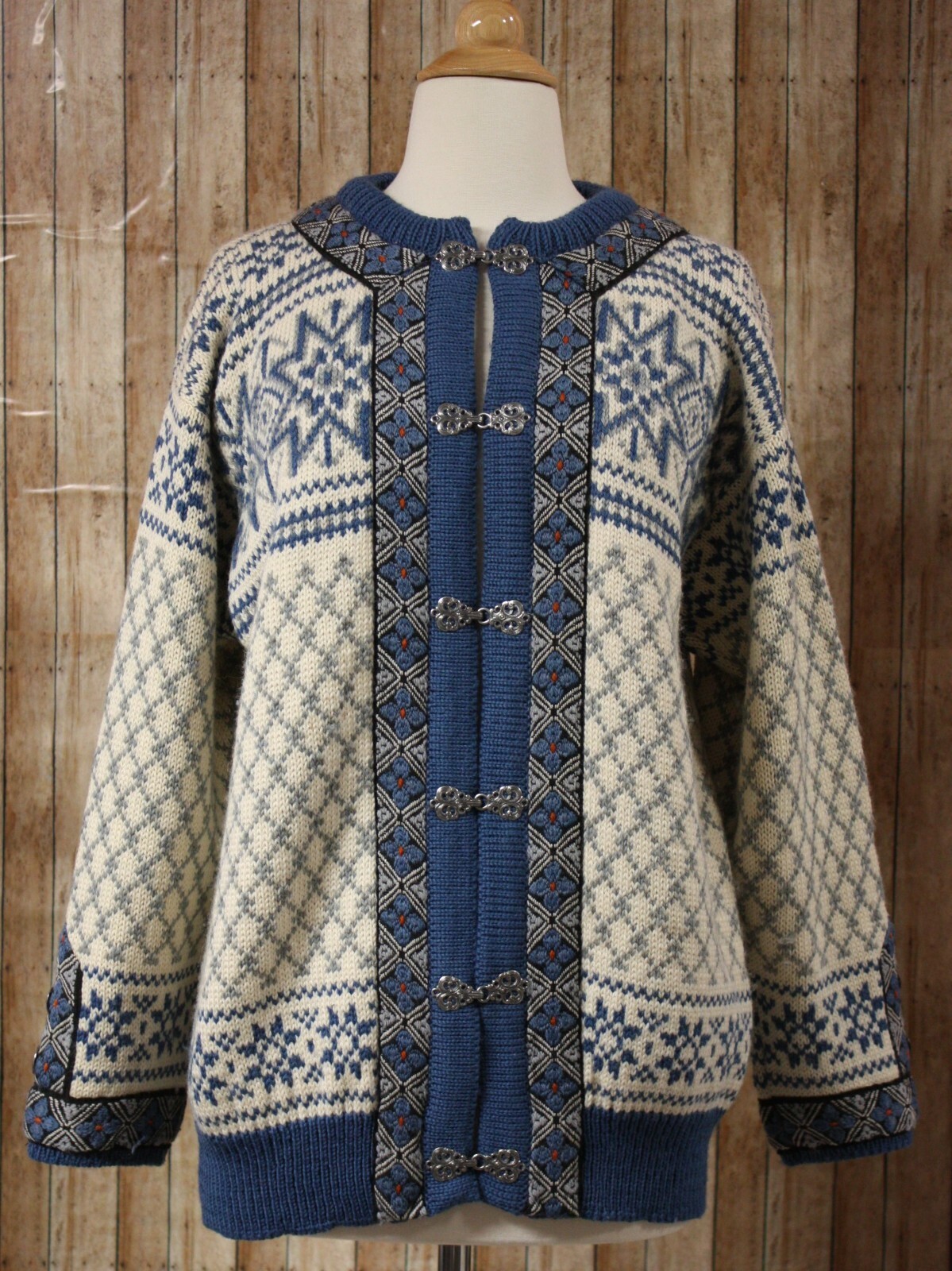 DALE of NORWAY Clasp Cardigan Sweater Nordic Snowflake 50 M
