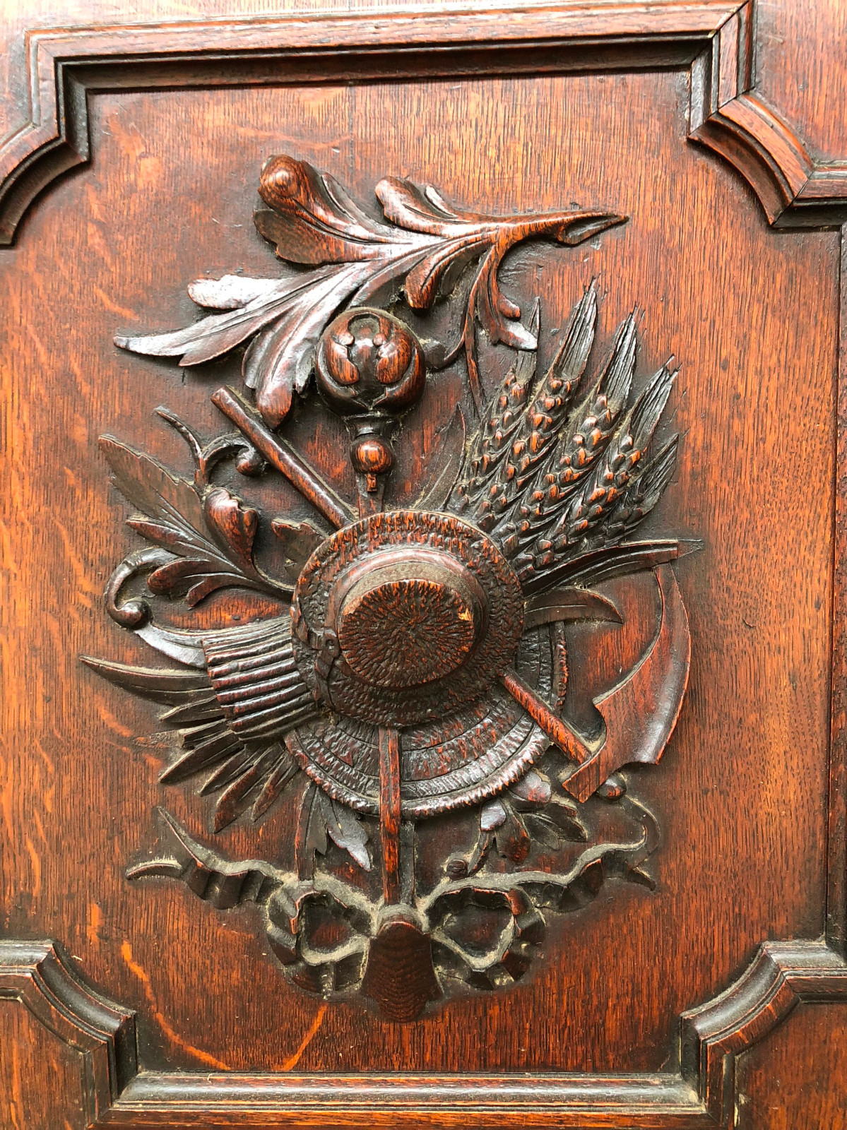 Excellent Antique French Hunt Server, Great Carvings, 19th Century