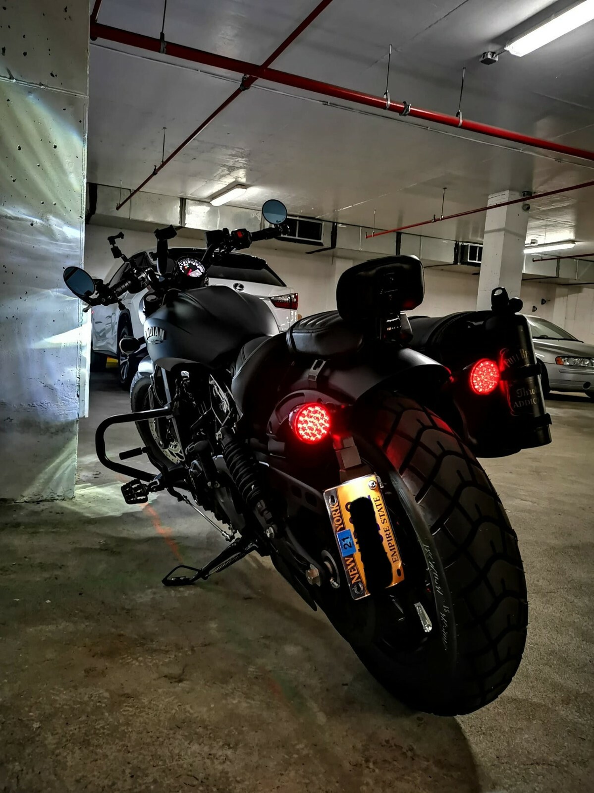 Scout Bobber Vertical License Plate Mount