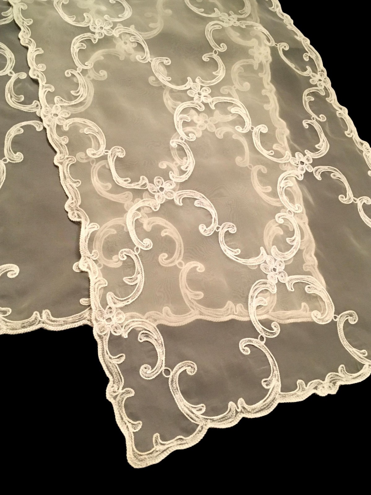 Very Pretty Vintage Cream Organdy Chain Stitch Embroidery Table Runner Doily