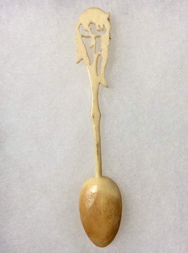 Antique Folkart Carved Spoon-Opposum In The Corn