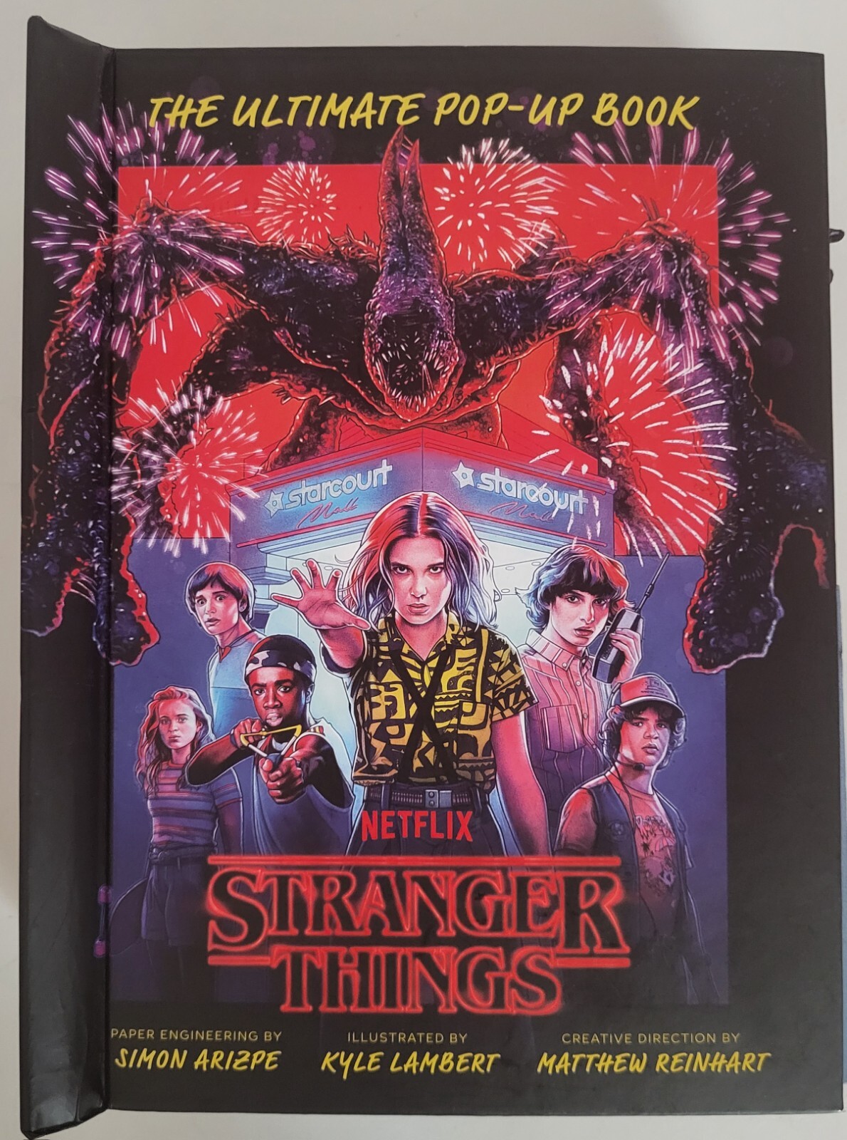 The ultimate pop-up book. Stranger things книга. лукьяненко васильев дневной дозор. Stranger things: the ultimate pop-up book (reinhart pop-up studio). The ultimate pop-up book.