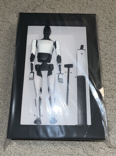 【美品】Tesla Bot Action Figure オプティマス1体 Tesla's Optimus Bot Action Figure Sells Out in Under 24