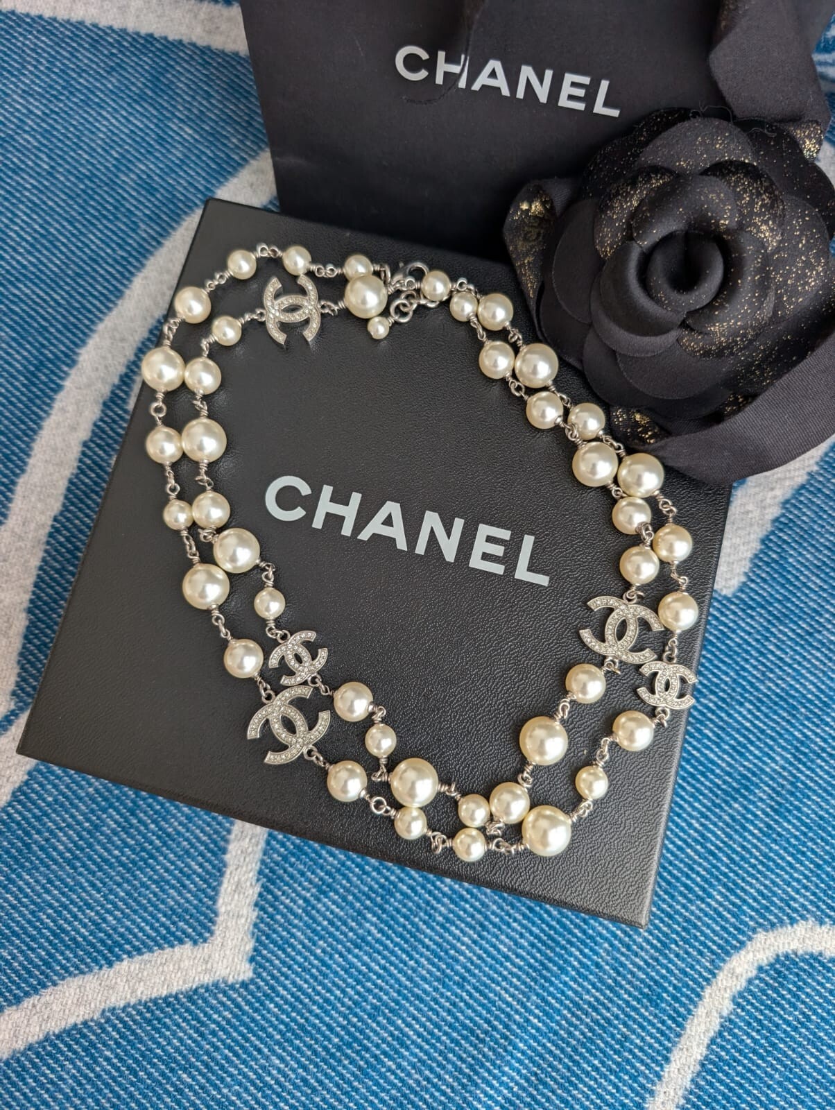 【希少】CHANEL pearl necklaceクリスタル＆パール ネックレス Chanel 5 Silver CC Crystal Faux Pearl Long Necklace | eBay