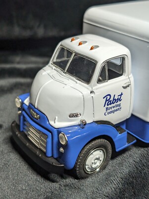 First Gear Pabst Blue Ribbon Brewing 1952 GMC Insulated Van 1/34 Scale Diecast