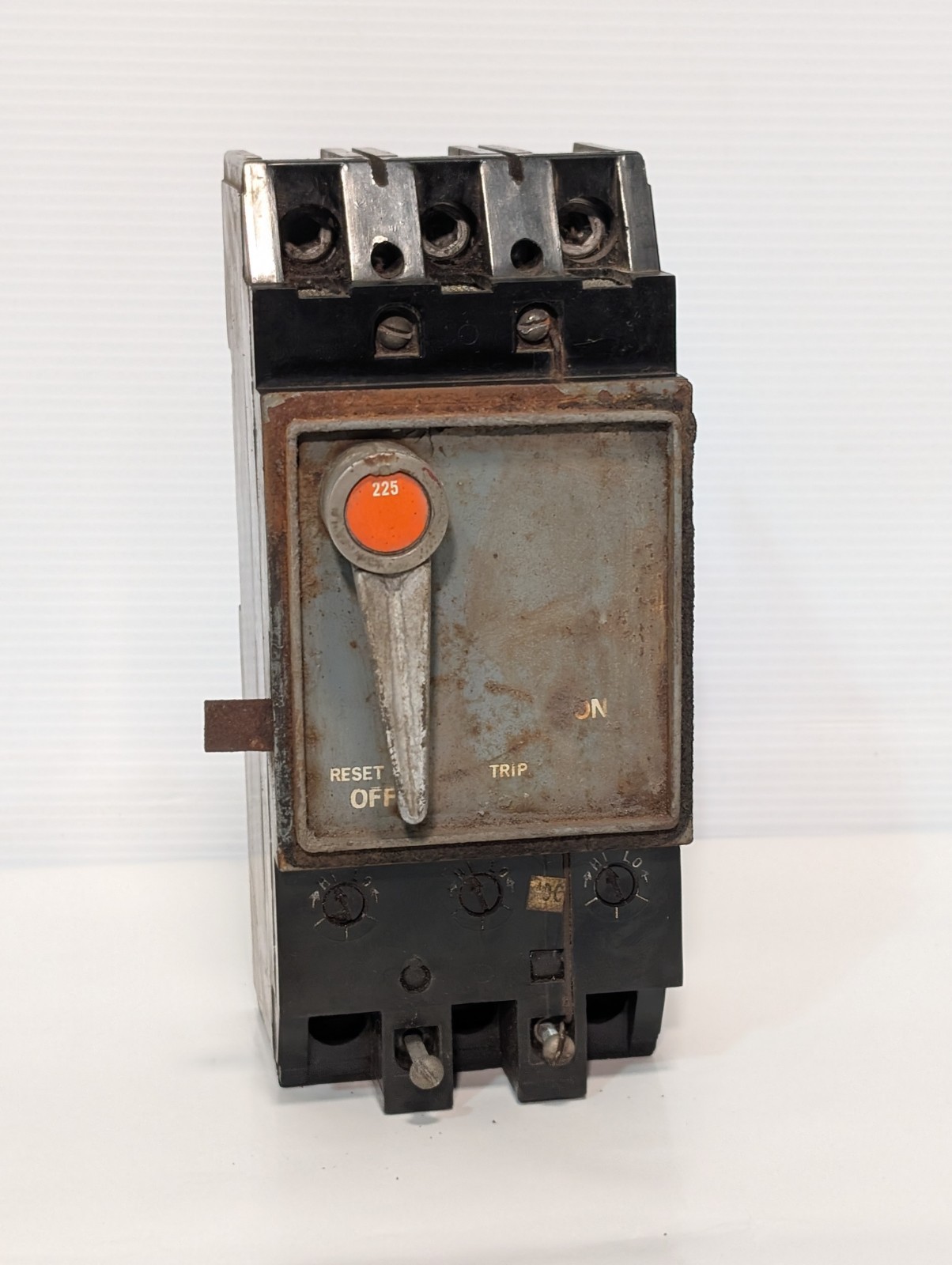 Federal Pacific FPE NFJ631225R 225A 3-Pole molded case circuit...