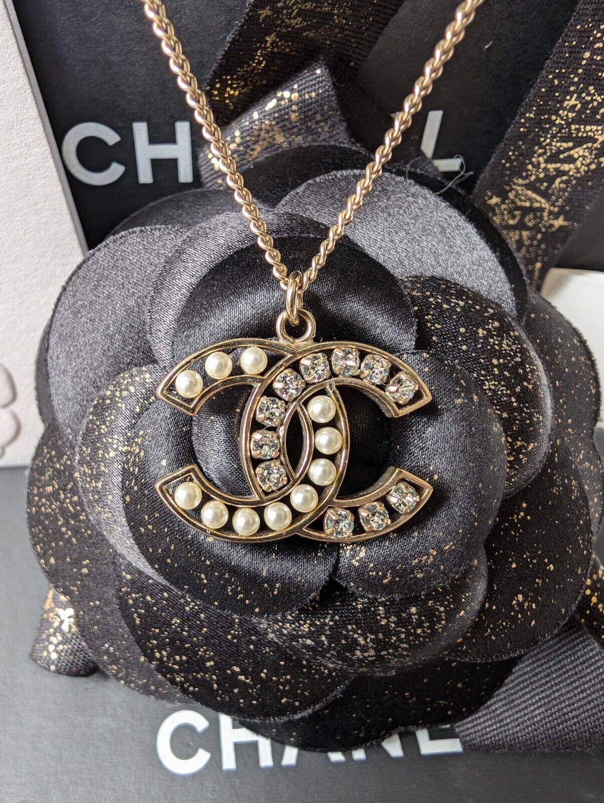 Authentic Chanel CC B14B Logo Pearl Crystal GHW Necklace box Authentic Chanel CC B14B Logo Pearl Crystal GHW Necklace box