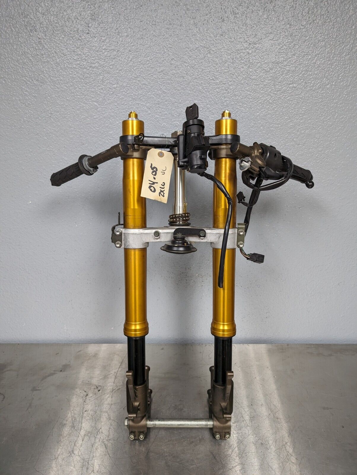 2004-2005 Kawasaki Ninja ZX10R Complete Front Fork Assembly 2004-2005 Kawasaki Ninja ZX10R Complete Front Fork Assembly