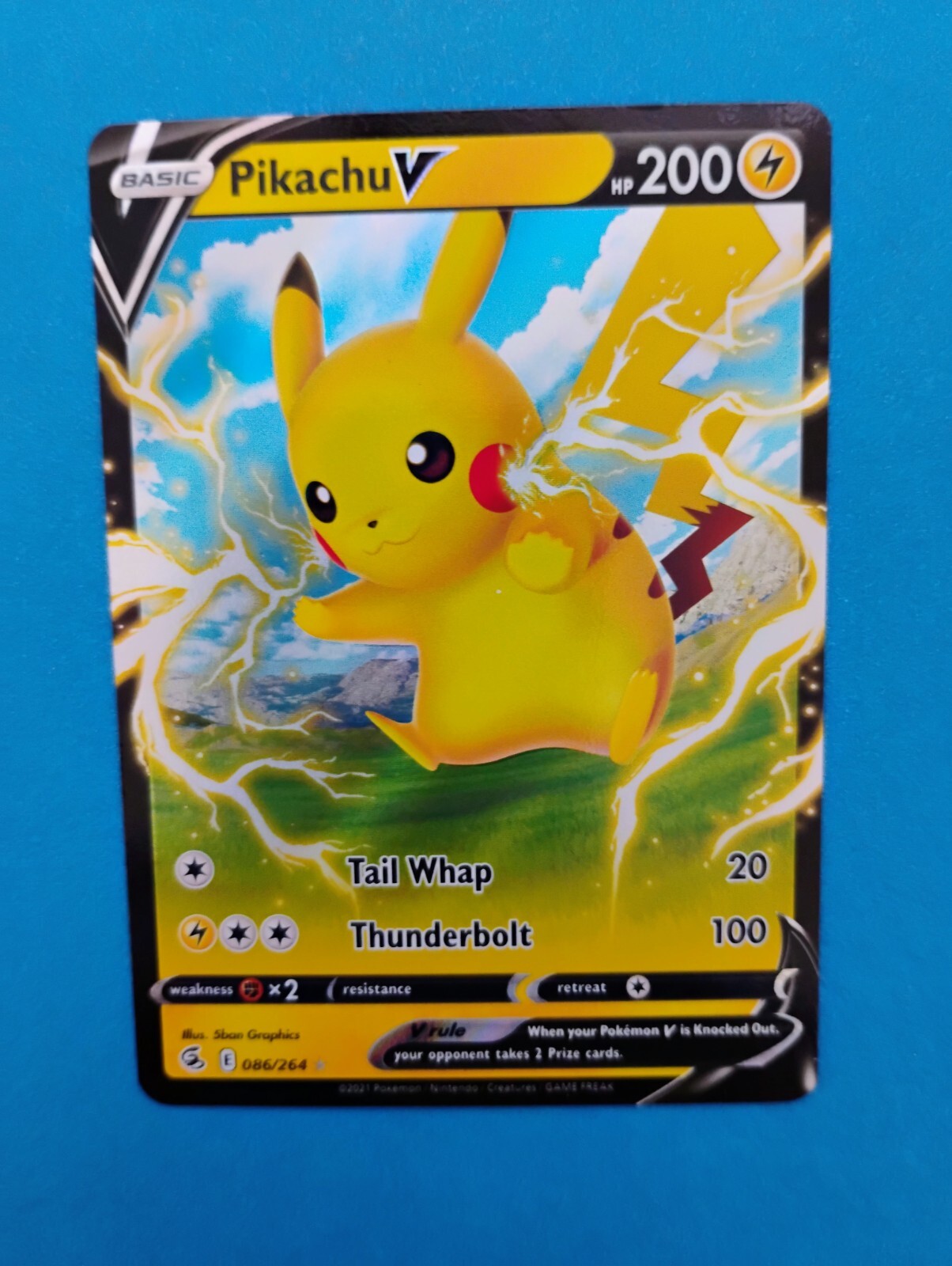 Pikachu V トレーディングカード s-l1200.jpg