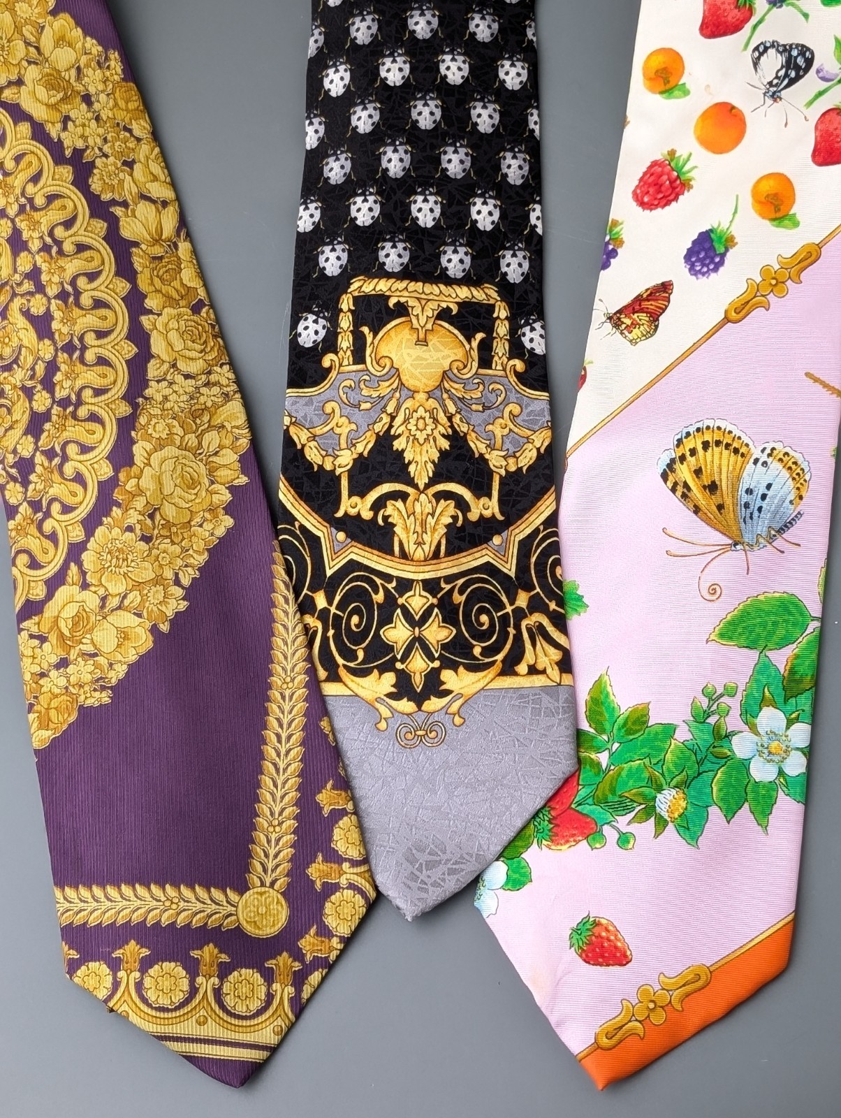 極上高級イギリス製3ピーススーツ × GIANNI VERUSACEネクタイ 90's GIANNI VERSACE 3 set baroque Silk Tie Styled in Italy