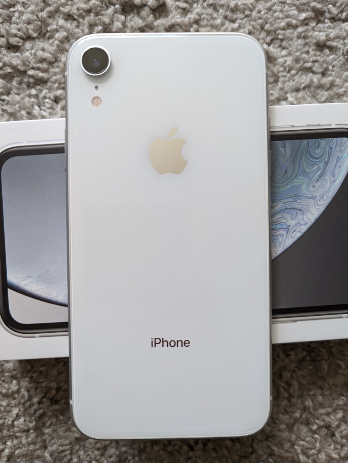 Apple iPhone XR A1984 64GB White Cricket Wireless Network Locked