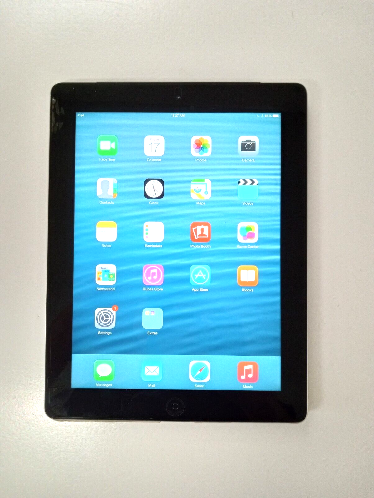 格安】iPad5 32GB セルラーモデル au 826 iPad 5 (WiFi + Cellular