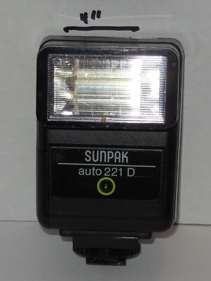 SUNPAK AUTO 221 D CAMERA FLASH for Nikon Film Cameras