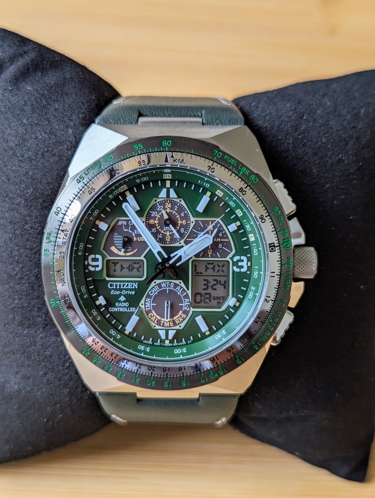 Pre-owned Citizen Promaster Skyhawk A-t Chronograph Gmt Jy8147-01x Green Dial Men's Watch