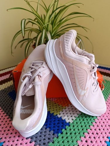 NIB NIKE DD9291 600 WOMEN'S NIKE QUEST 5 BARELY ROSE RUNNING