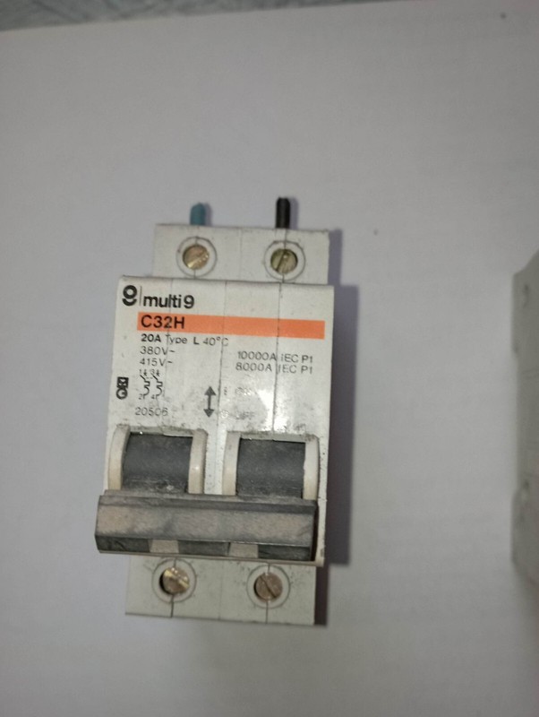 Disjoncteur Multi 9  Merlin Gerin C32h  20 A