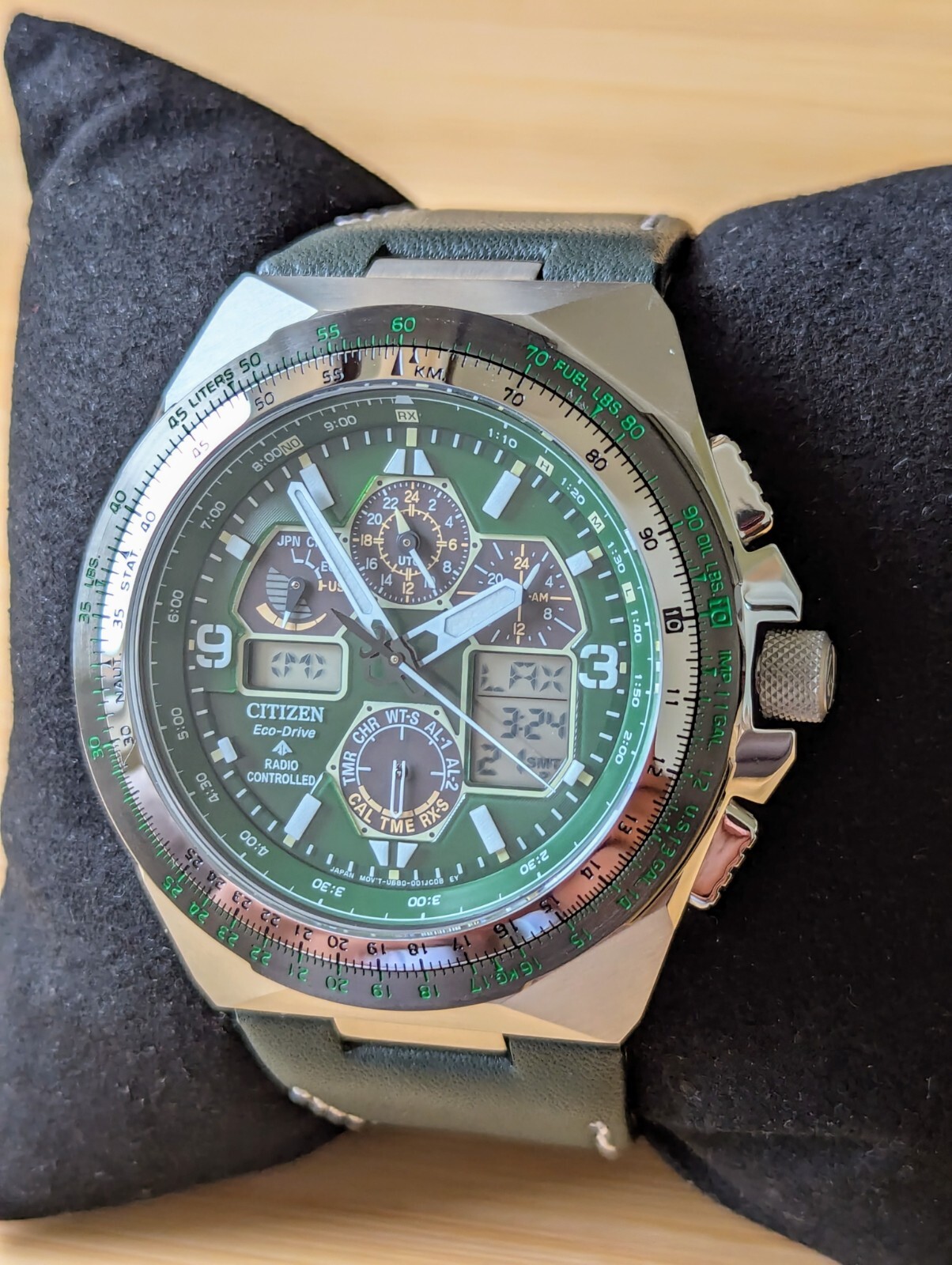 Pre-owned Citizen Promaster Skyhawk A-t Chronograph Gmt Jy8147-01x Green Dial Men's Watch