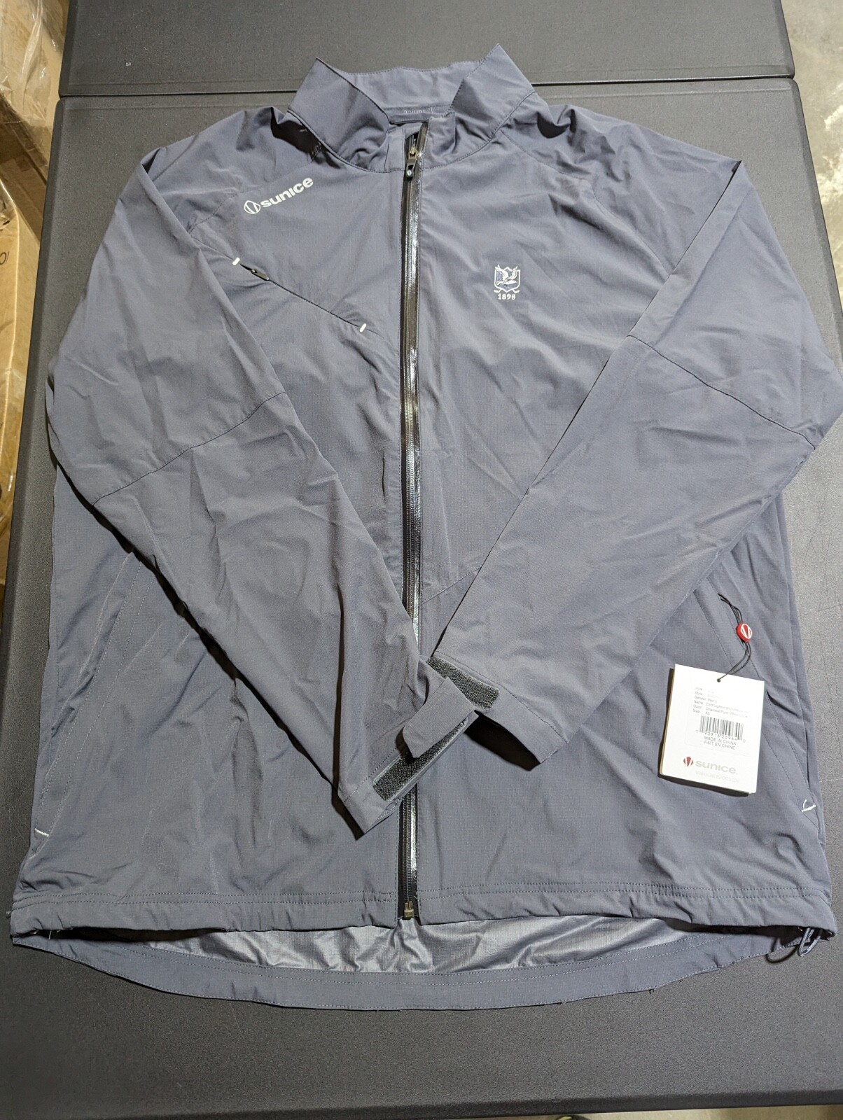 On、Weather Jacket、サイズS Weather Jacket: A Men's Running Jacket For Light Protection