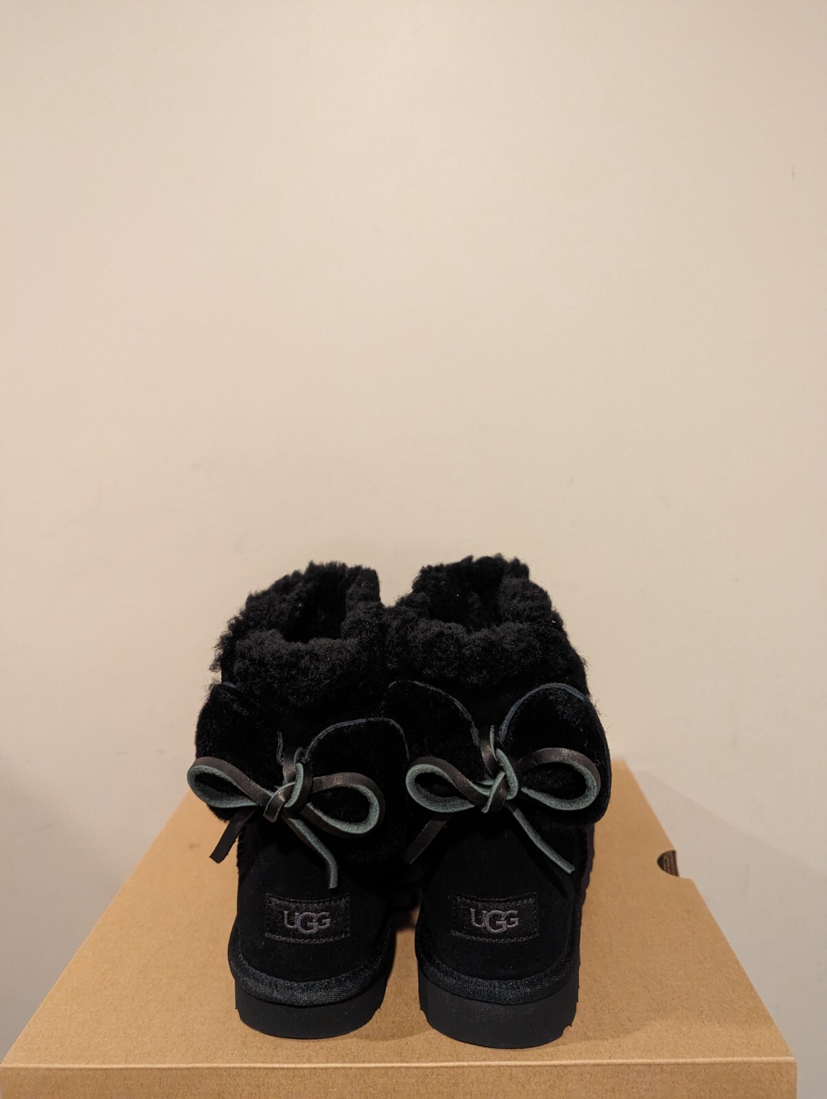 Ugg Australia Womens Classic Double Bow Mini Boot Size 9 NIB