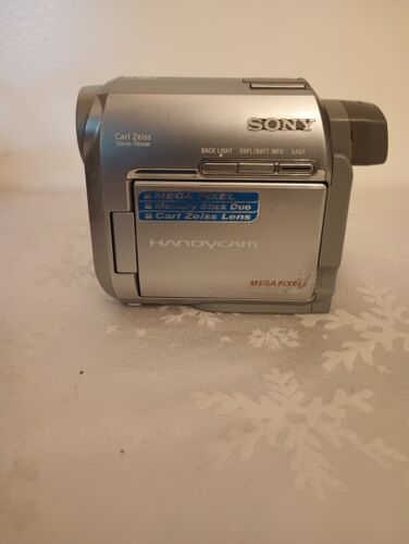 Sony DCR-HC40 Camcorder -Handycam with Charger No Battery | eBay Sony DCR-HC40 Camcorder -Handycam with Charger No Battery | eBay