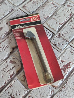 Milton S-690 1/4'' FNPT Dual Head Air Chuck - MADE IN USA NOS