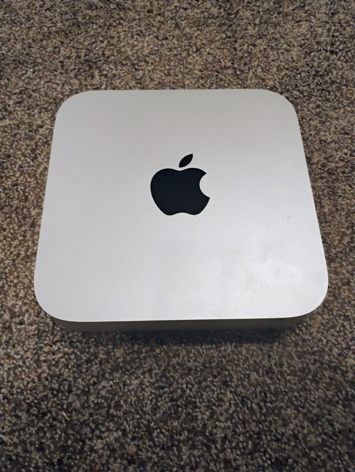 Apple Mac mini, used great condition, no scratches, no dents