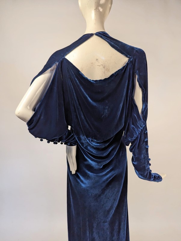 INCREDIBLE 1930'S SAPPHIRE SILK VELVET DRESS W DIAMOND OPEN BACK +