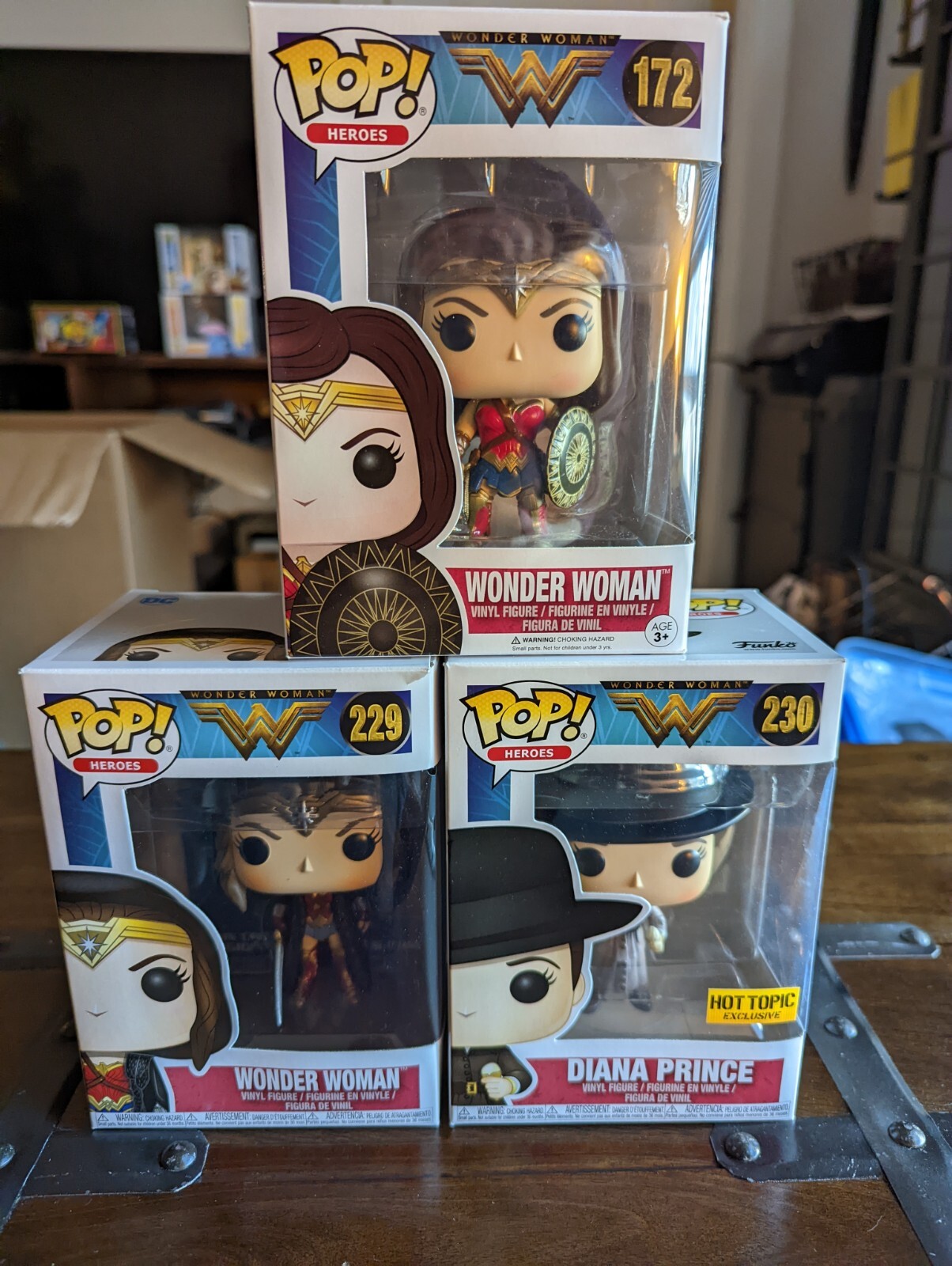 POP HEROES ワンダーウーマン 3体セット Amazon.com: Pop Wonder Woman (Gauntlets) (Chrome 3-Pack