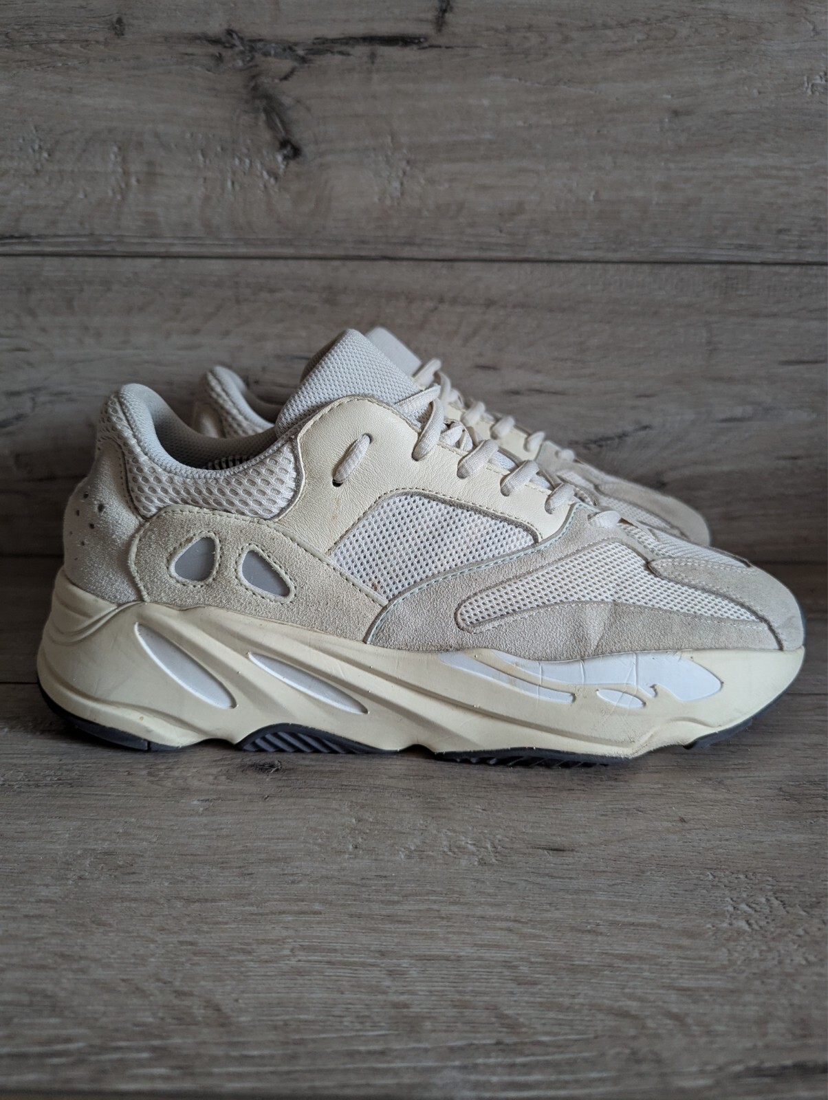 adidas yeezy 700 analog