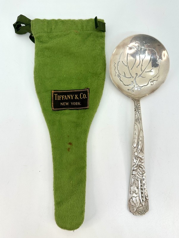 VINTAGE TIFFANY & CO STERLING SILVER PEA SPOON W/ GREEN