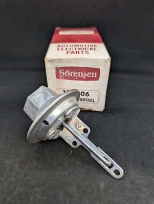 NOS 1957 CHEVROLET BEL AIR 8 CYL W/ 2BBL CARBURETOR DISTRIBUTOR VACUUM ADVANCE