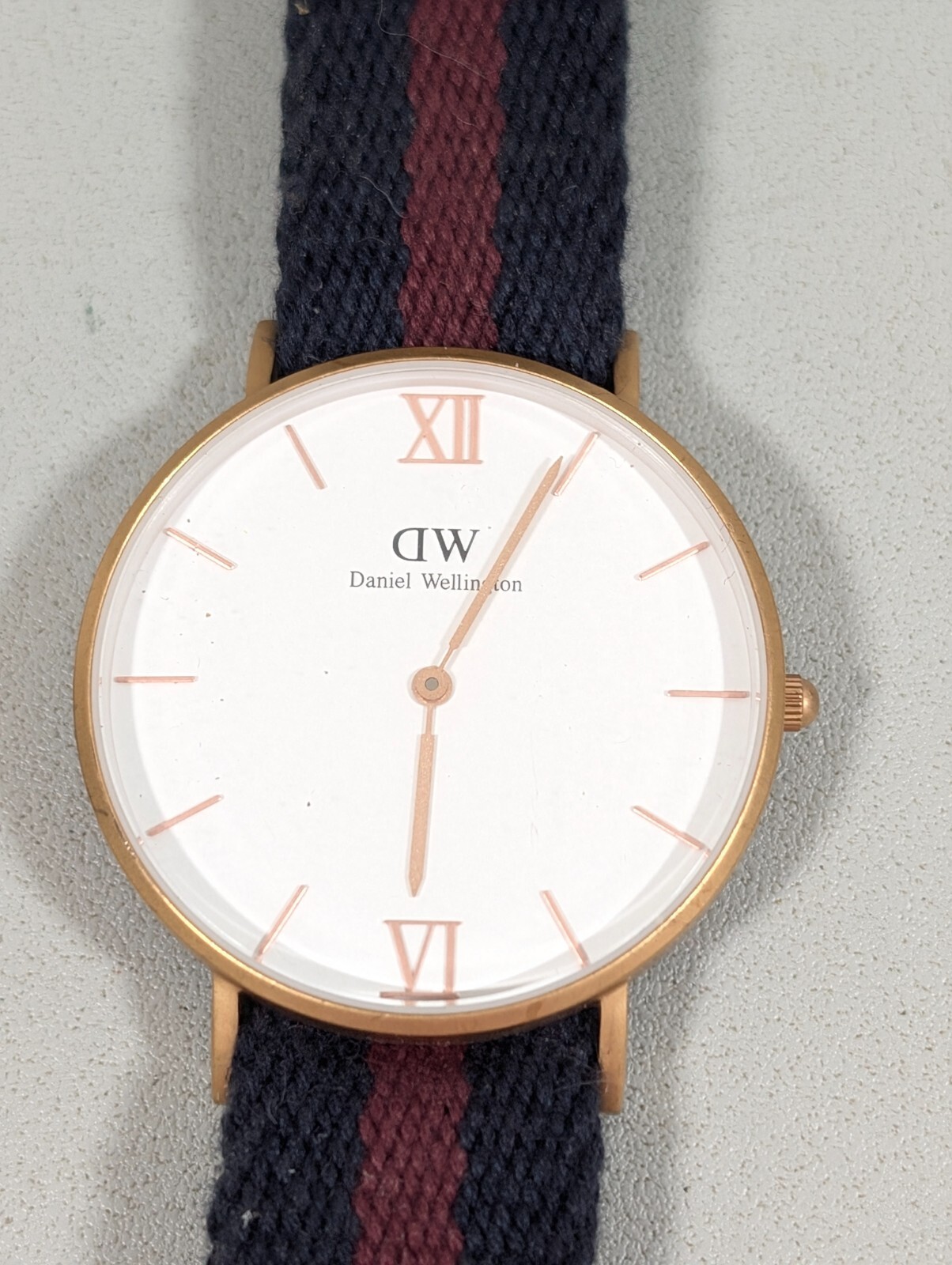 Daniel Wellington Men s White Dial Round Red Blue Canvas and Leather Band Watch eBay