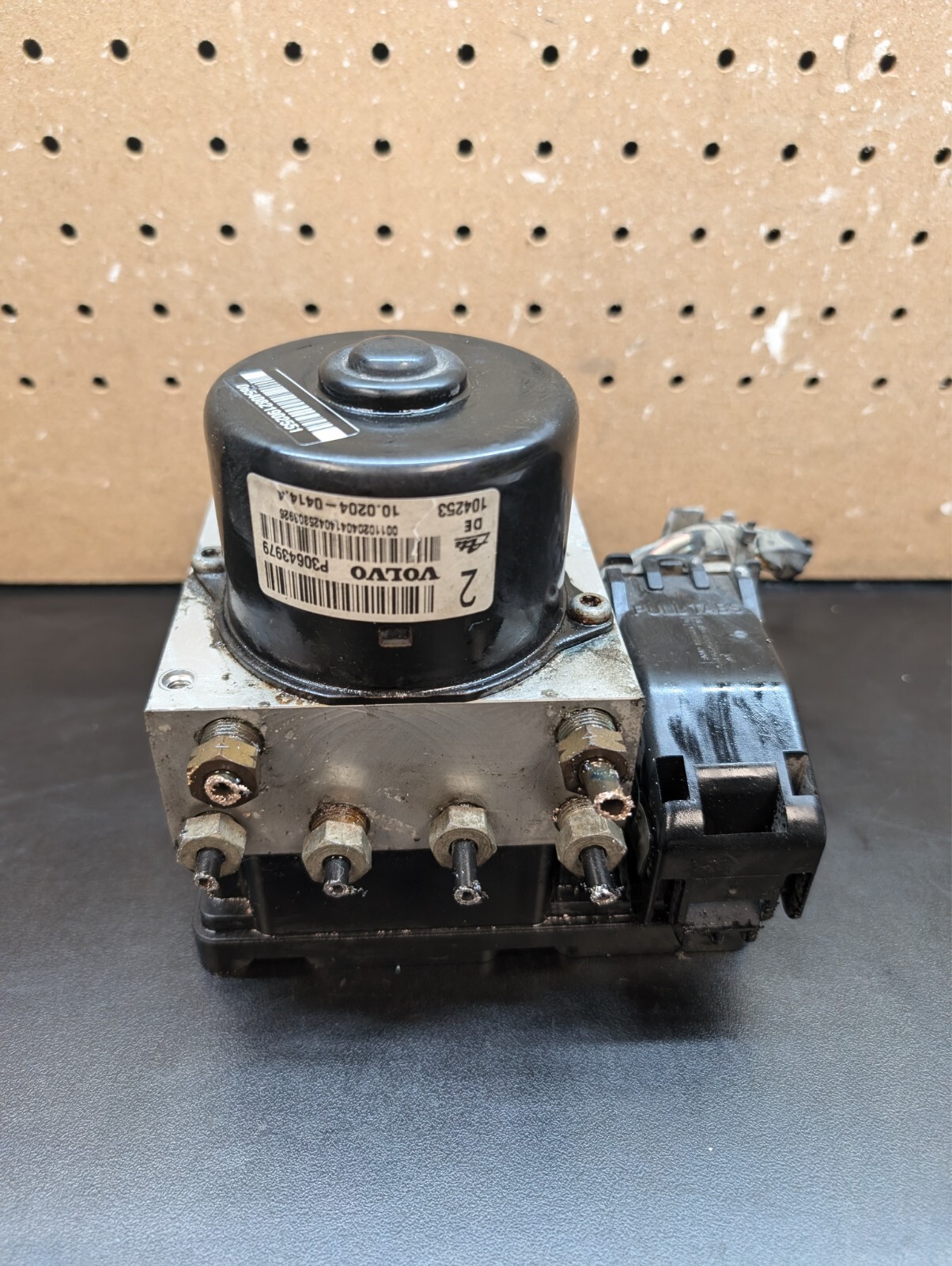 2005 VOLVO P30643979 30643982 S60 V70 S80 XC90 ABS Pump