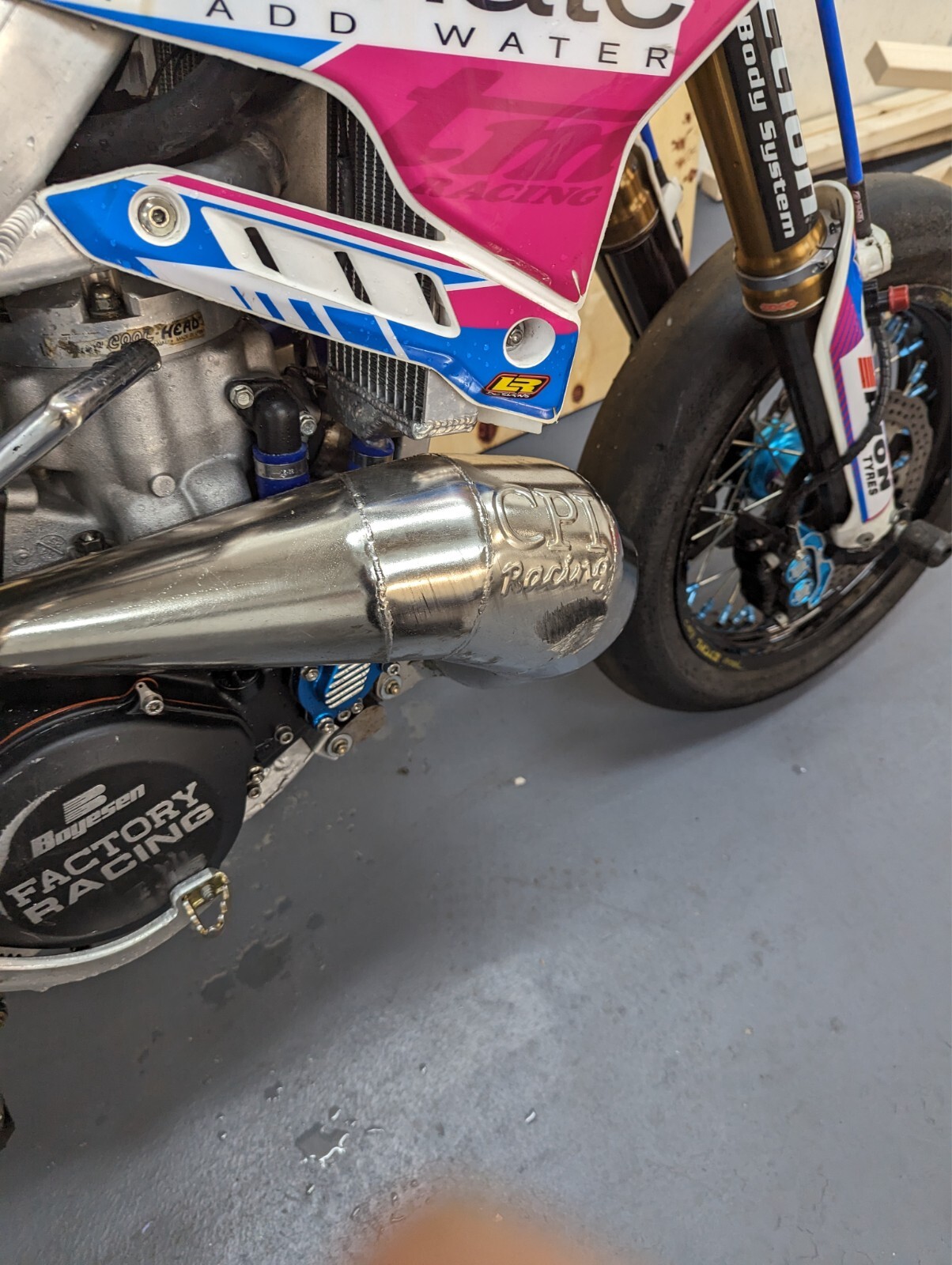 honda cr 500 engined race bike, supermoto, TM frame, billet head, custom bike - Picture 5 of 19