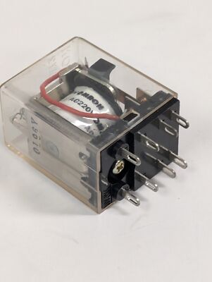 OMRON 220VAC DPDT RELAY (R-21)