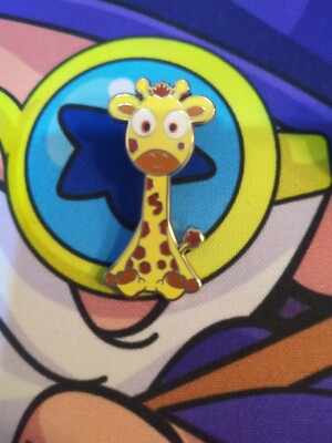 Genuine Giraffe | Veefriends Road To Veecon Core Pin | Limited Edition/399
